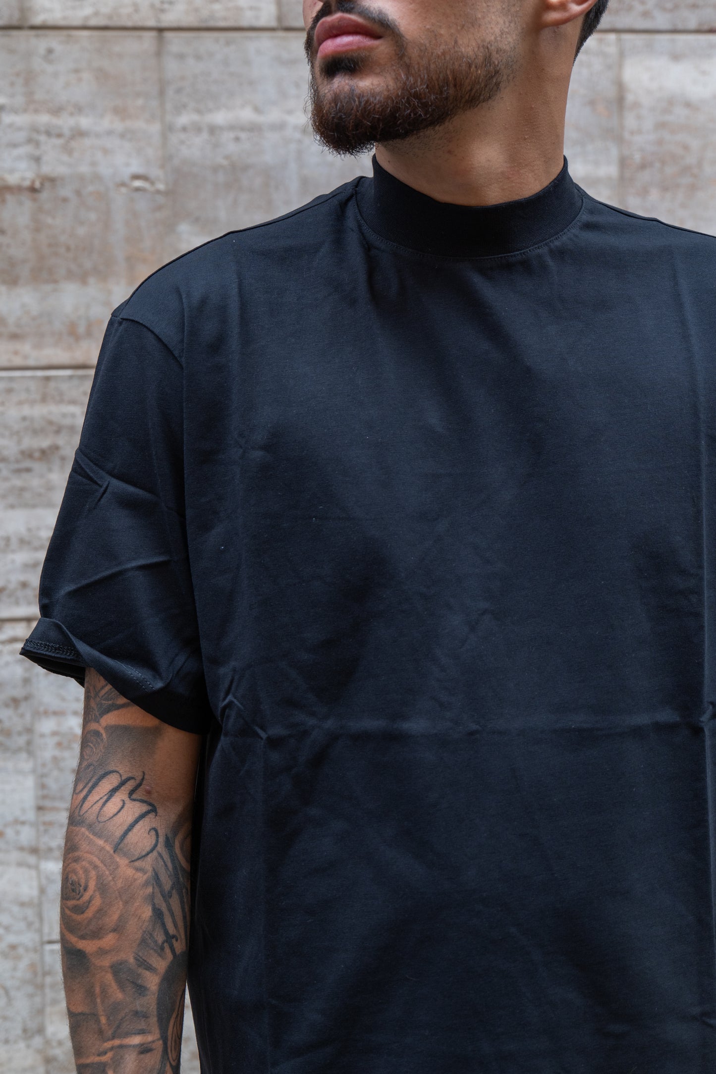 T-SHIRT COLLO ALTO NERA