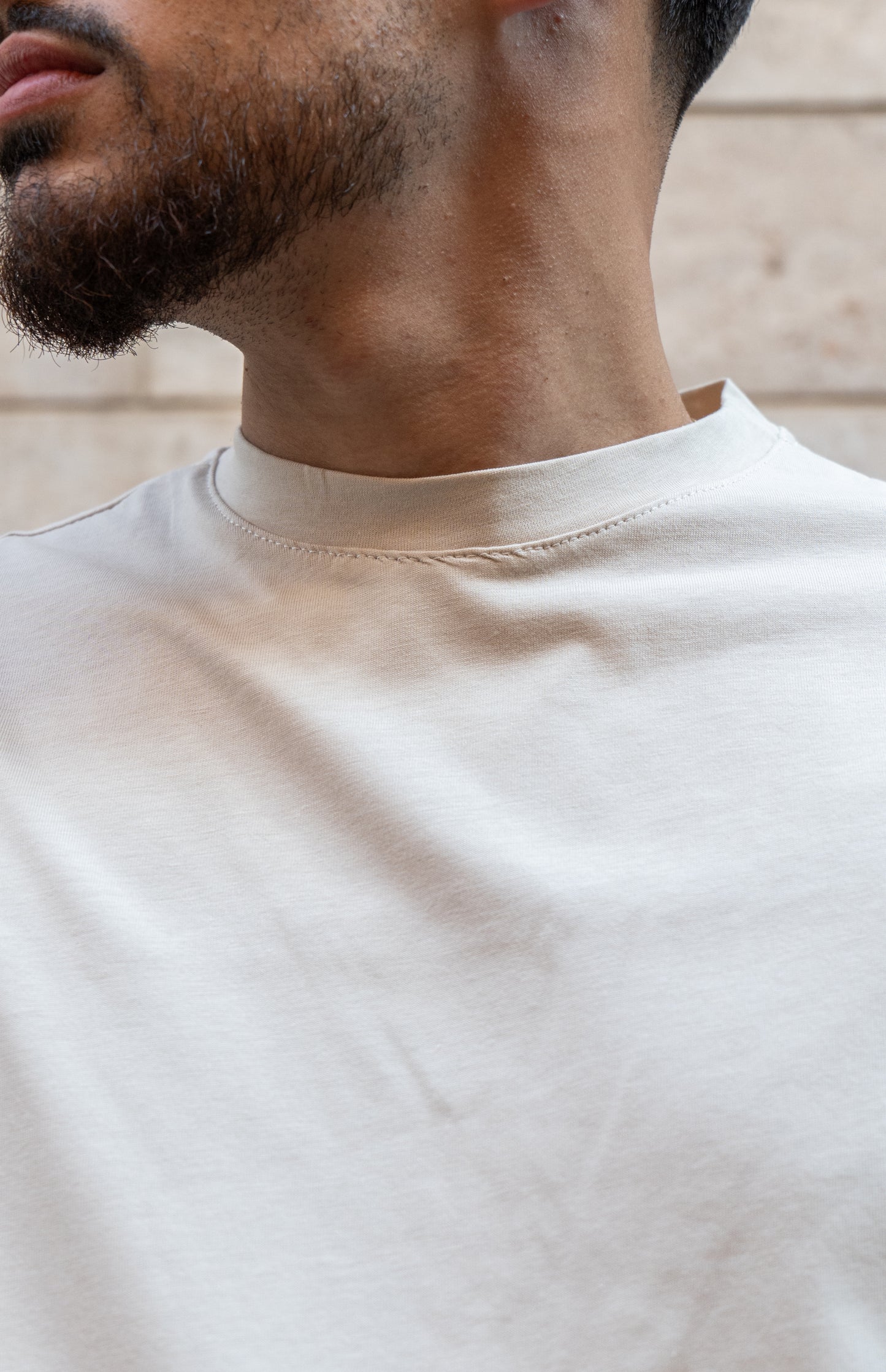 T-SHIRT GIRO COLLO NERA