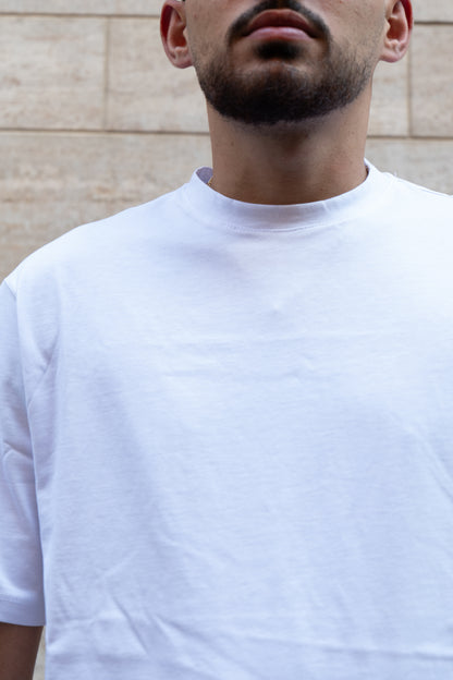 T-SHIRT GIRO COLLO NERA